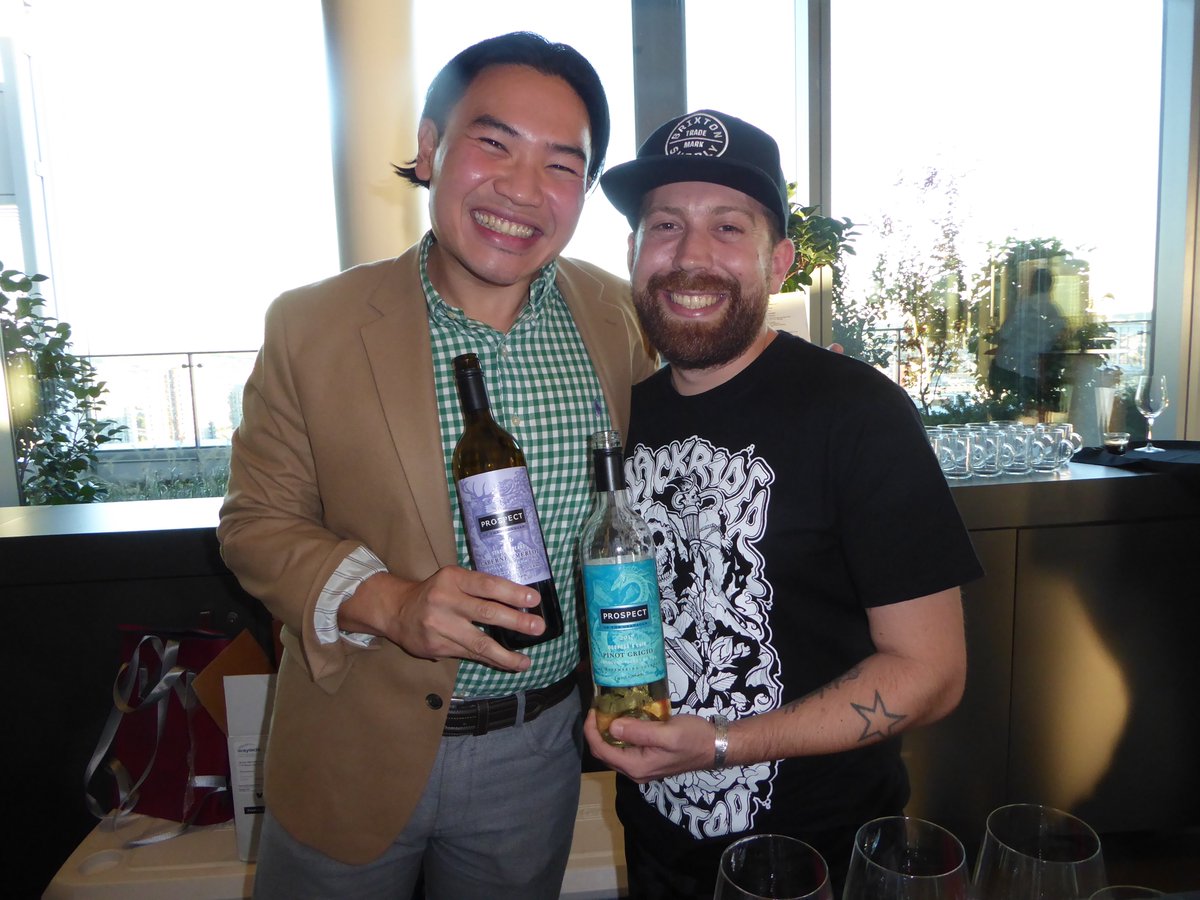 itravellen's tweet image. @FoodGays #AdrianHarris #JeremyInglett #FunPromo #CookInColor #CaloriesForTheEyes @TELUS @ProspectWinery @Chez_Christophe @ChefHawksworth @HawksworthCom @SparkleandSoul #GardenPartyFlowers #24thFloorTELUS #HigherTheAltitude #theBetterTheFood