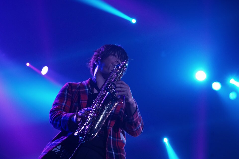 abcnabe060608's tweet photo. 神セトリの誠果生誕祭🎷
レア曲ばかり素晴らしかった(O_O)
やっぱUVERworldには SAXが必要不可欠!
めっちゃ近かった〜
#UVERworld
#誠果生誕祭
#拡散RT希望
#SoSaxy https://t.co/3ZMkPhZjrj