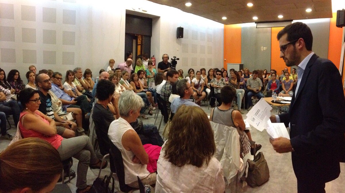 AteneuIgualadi's tweet photo. L'empremta de @DimartsDialegs marca el camí, crear espais on fer-se preguntes i trobar respostes, on debatre i reflexionar per avançar com a societat. Seguim! https://t.co/dZ0WIf3bel https://t.co/p3rmx5vHDL