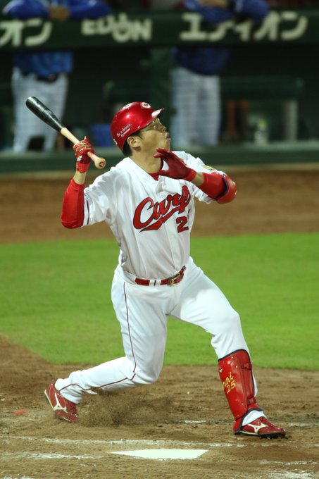 新井貴浩の年俸推移と成績を徹底調査 大暴落とfaでツライさん レディ ベースボール