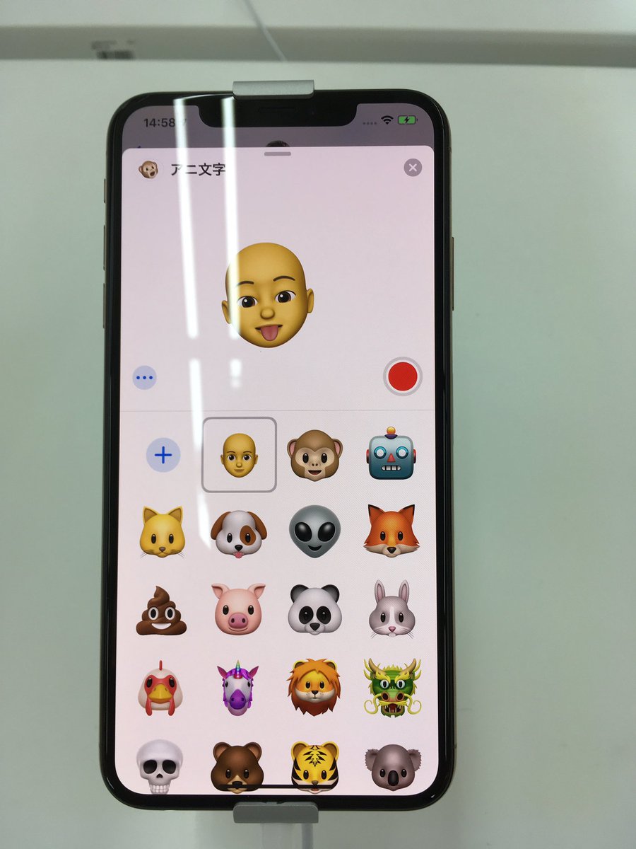 Takaya あ この前iphone Xs見に行ったときanimojiで舌が出ることも確認しました Wwdcで言ってたやつ コレ撮影してるとき量販店の店員さんにこいつ何してるんかな っていう冷たい眼差しで見られてて恥ずかしかったw