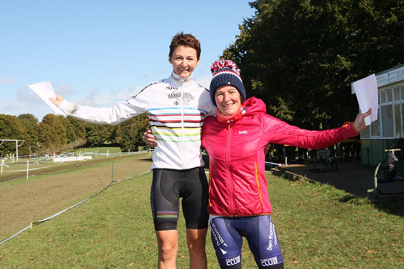 ruth_bikes's tweet photo. First go at #cyclocross was super fun @WessexCX R2 @pedaloncouk #Basingstoke thanks all! Ungridded, back of an amazing field of around 50 women to sharing a podium with a World Champ 😁😍 @chocolatehelly
3/17 V40-49 10/40 Vet/Sen 12/46 race 
#simplonbikes @benthomas8 https://t.co/hL1QkrkP9h
