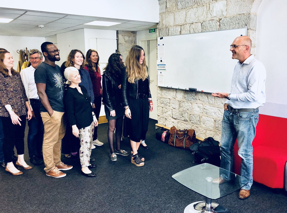 carozieres's tweet photo. Séminaire d’équipe Évaluations d’@AFD_France sur «comment faciliter l’intelligence collective». Les outils pédagogiques du #Campus4Dev en action, pour échanger sur les postures et les techniques de résolution collective & créative de problèmes complexes. Avec @estellepamies https://t.co/D6uPQUsx0J