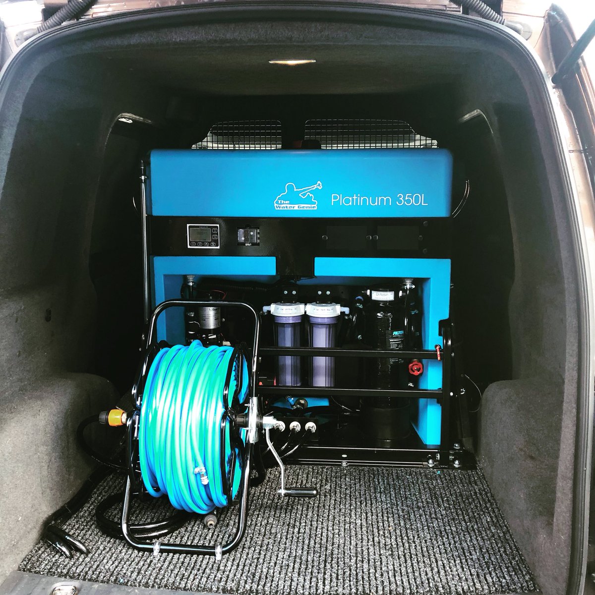 sweetspottrg's tweet photo. Platinum #thewatergenie Window Cleaning system professionally installed by the friendly guys @TheCleaningW into a @Volkswagen #caddy #windowcleaning #readytowork #purewatersystem #vanmountedwindowcleaningtank https://t.co/za9P2fElUs