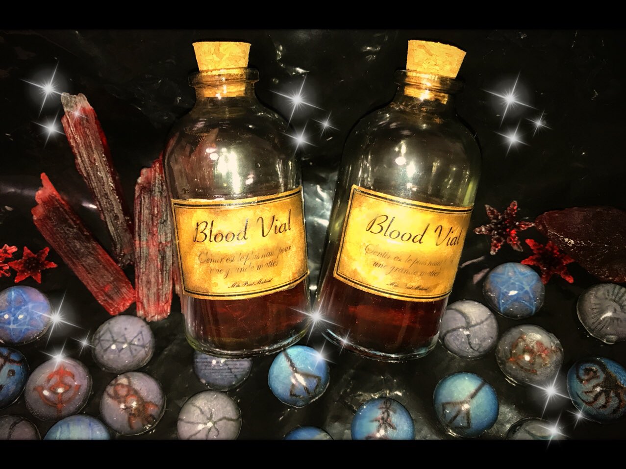 𒂭 Tommy 𒂭 ブラボの必須アイテム 輸血液完成 めっちゃいい感じにできた たくさん作って 使う前の 輸血液とか使いかけとか並べたらリアルで面白そうww ブラッドボーン ブラボ Bloodborne 輸血液 レジン