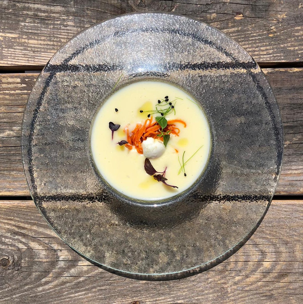 Este #martes en #Manso te ofrecemos de #PlatodelDía:
- Crema fina de #papa y #huevo de #codorniz sobre nido de #verduras.
Puedes combinarlo para completar tu #menú ejecutivo.
Reservas@mansolaspalmas.com 
928 367 450 / 648 233 361
*Aceptamos ticket #restaurante.
#ComidaAnimada