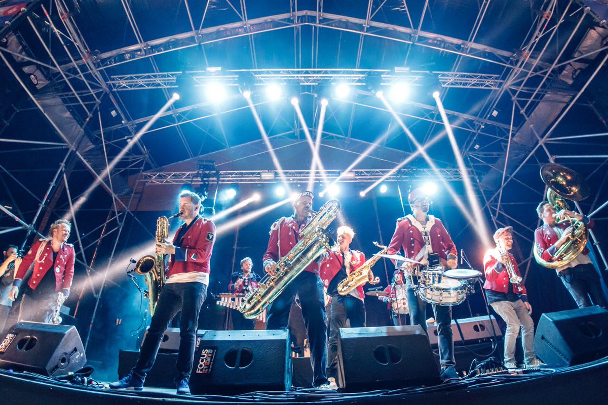 festivalBAM's tweet photo. Volem donar les gràcies a tots els músics i al públic que han fet possible una nova edició del #BAM18. Han estat 4 jornades intenses i plenes de bona música. Ens veiem l'any vinent al BAM 2019! 🎶🎷🎸
Aquí alguns moments que ens ha deixat l'edició d’enguany.
#Mercè18 @bcncultura https://t.co/jRWSImh029
