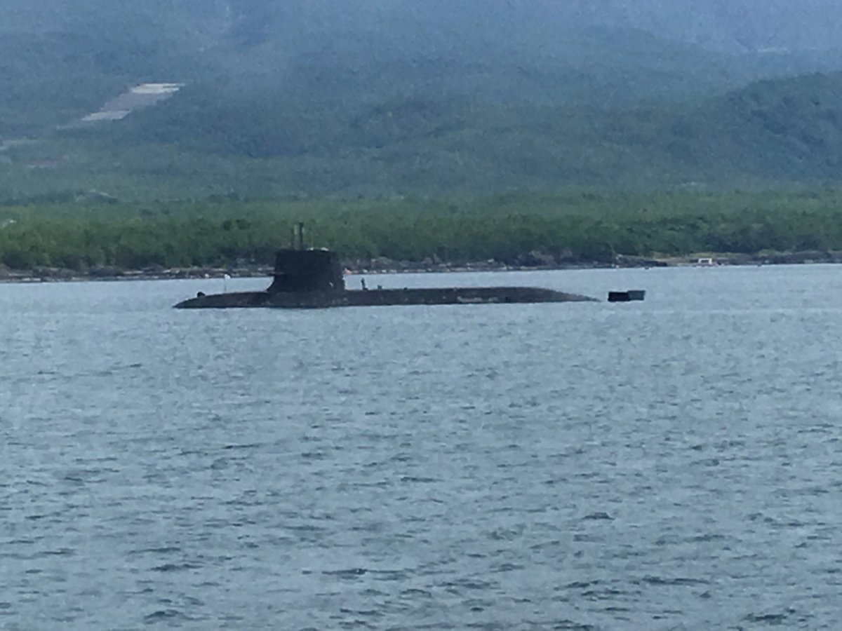 Uzivatel Takuro Yamamoto Na Twitteru 錦江湾で浮上中の潜水艦に遭遇 X舵なのでそうりゅう級と思われます 多分ニホンカモシカに出会うくらい珍しい Souryu Class Submarine Encountering On Kinkou Bay