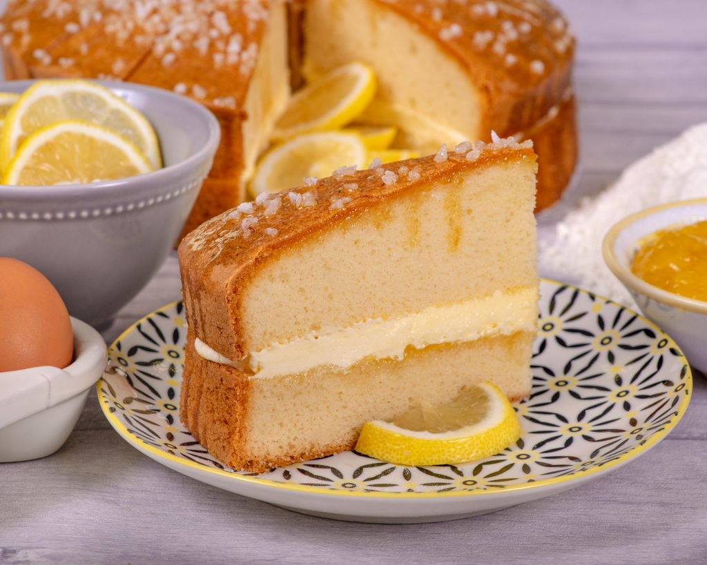 CakeScotland's tweet image. Apparently the UK loves a #lemondrizzle - our lemon drizzle is now made with #freerangeeggs and we think it's the best version ever. What's your favourite #cake?
buff.ly/2IdHn7D