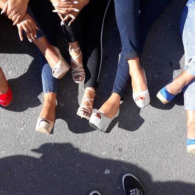 ResSoles2Souls's tweet photo. Guess who's at it again! #Hermajesty has donated some more shoes to Tasa's Organisation🎉👠👠, they take care of young girls from different townships. Thank you for helping us make a difference in these young girl's lives. 🙌
#Hermajesty
#shoedrive2018 https://t.co/9XaVbRVP1J