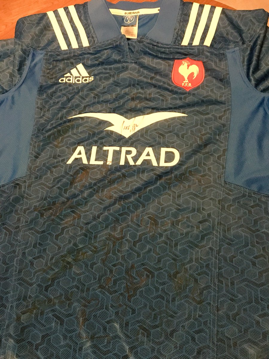 MarleneDMaria's tweet photo. 🏉Le monde du rugby au soutien de l’association @MarleneDMaria ! 
❤️@BastaOfficiel @RCTofficiel 
💙@FFRugby 
🖤@DanCarter @racing92 
🔜 Dîner caritatif J-2 @bateauxnantais 
#ensemblecontrelecancer https://t.co/xp2wJTP3dC