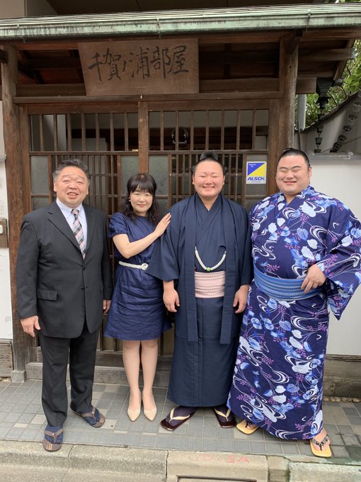 千賀ノ浦部屋親方画像や力士に女将は Twitterやfacebookにブログも 興味がありあまる