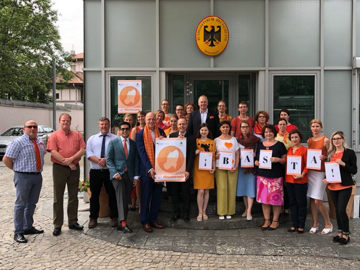 Hoy <a href="/EmbaMexRum/">Embajada de México en Rumanía</a> y la Embajada de Alemania en Bucarest celebran el #DíaNaranja como un esfuerzo conjunto para lograr un mundo libre de violencia contra la mujer. #MexicoyAlemania #NuncaMás #ViveSinViolencia #Únete #OrangeDay.