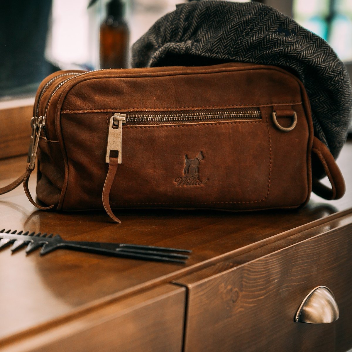 williotman's tweet photo. Handmade luxury Spanish leather goods all ethically produced in the heart of Spain and available now with free shipping plus 20% discount using code GSAL20  at https://t.co/DgVg1HaGEM #madeineurope #streetfashion #handmade #fashion #leatherbags #ethicalhour #ethicalseller #potd https://t.co/dzNGGldoCA