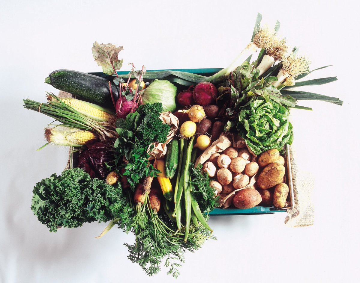 Stock up on beautiful British veggies 🥕🥦🌽🥔 this #BritishFoodFortnight by opting for an organic veg box, delivered straight to your door. Find one near you > bit.ly/2r9Ka9v #OrganicSeptember