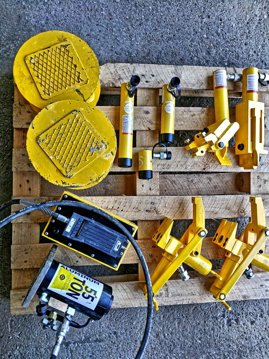 Czym obsługiwane jest ogumienie przemysłowe użytkowane w pojazdach wagi ciężkiej? Przedstawiam zdjęcie wybranych urządzeń, które pozwolą rozpocząć przygodę z kołami, które ważą 600 - 800 - 1000 kg i więcej.
#oponyprzemysłowe #ESCO #OTRtires 

<a href="/escoequip/">ESCO</a> 
<a href="/AnwaTechPL/">AnwaTechPL</a>