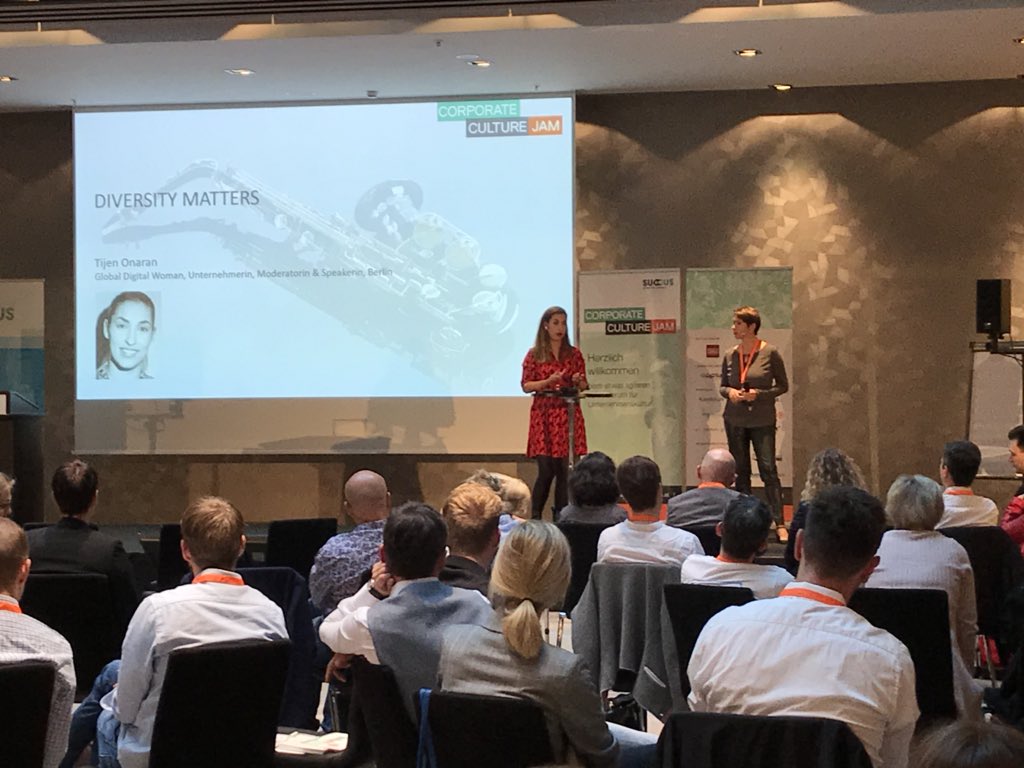 KienbaumConsult's tweet image. Parallel zu #HRInsights sind wir heute auch beim Corporate Culture Jam #ccj18. Den furiosen Auftakt macht @TijenOnaran zu #Diversity matters! Später geht es mit unserem Erfolgsprojekt bei der AOK zum #Kulturwandel weiter. Wir freuen uns drauf
