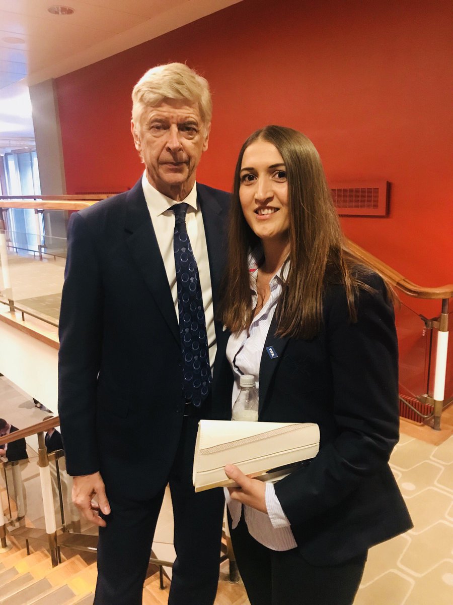kezzles26's tweet photo. Had #TheBest time at the FIFA Football Awards last night #wearefemalefans #welivefootball #fanfocusgroup Got to see and meet some absolute legends. Massive thanks to @FIFAcom https://t.co/47PTG1TfKj