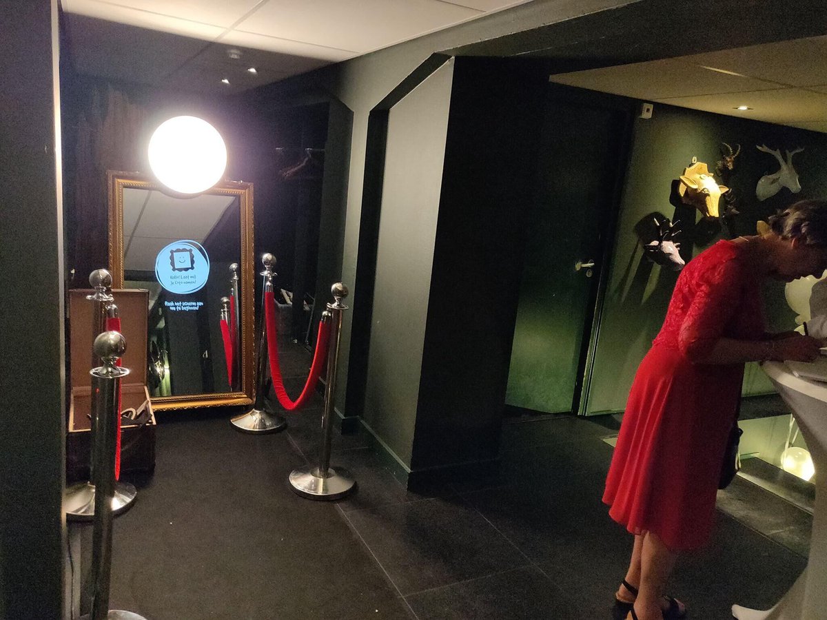 our customer in Europe get the most beautiful Magic photo booth and get a happy party that day