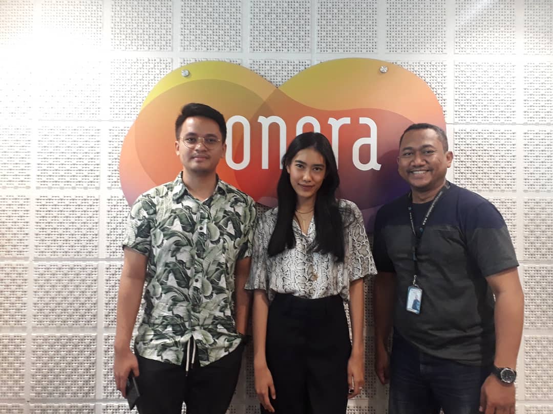 SonoraFM92's tweet photo. Terimakasih sudah mampir di #Indonesiana @alikaislamadina @barsenabest 
Sukses single terbaru #andaibintang dan sukses juga albumnya...next mampir lagi ya... 😊😊
.
#promosingle #PromoAlbum #alika #barsena #AndaiBintang #PerfectMoment #sonoranetwork #magenticnetwork @dignitymusic https://t.co/1WpIW02sDo
