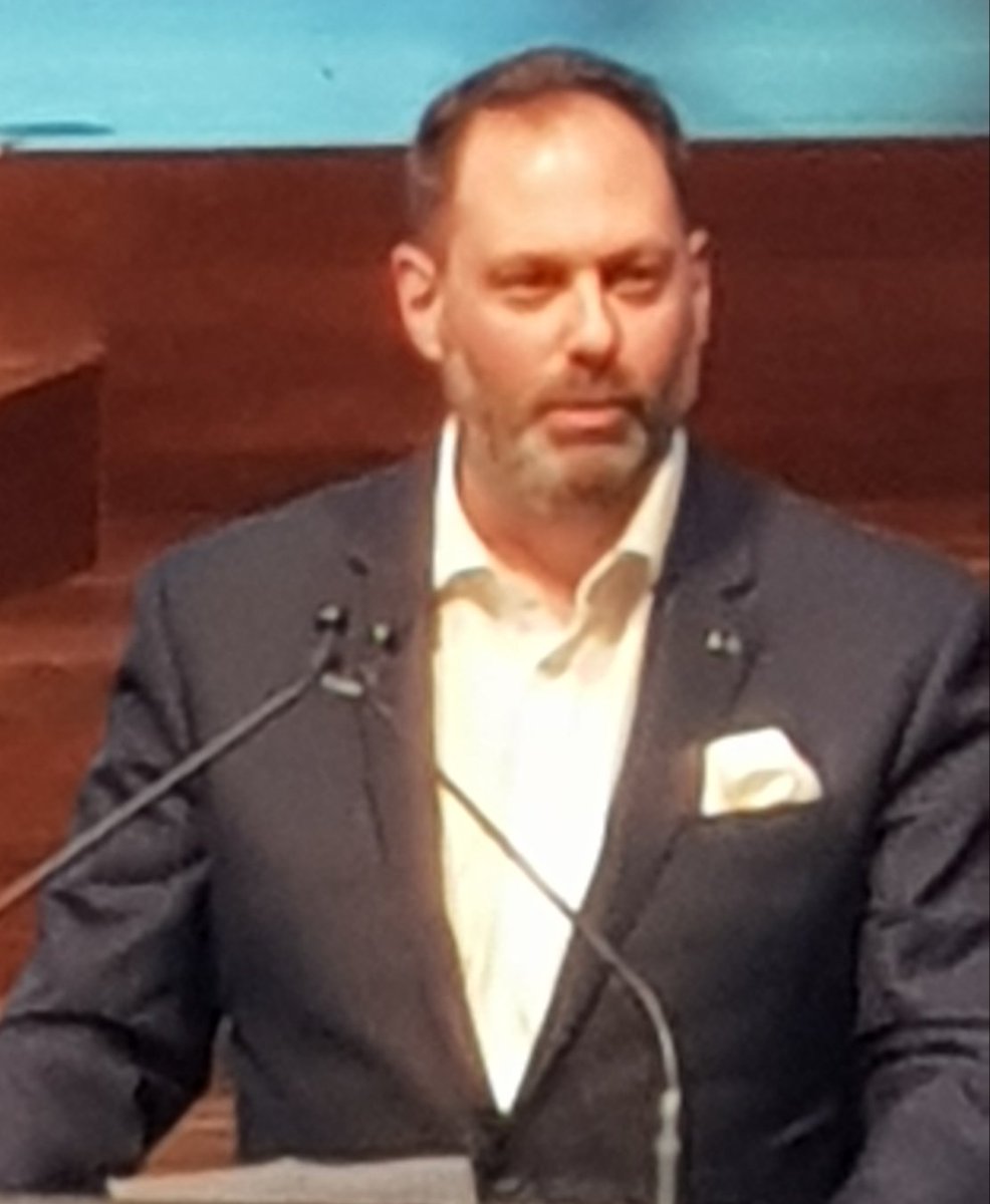 JuliaLPage's tweet photo. @philipdalidakis opening @studymelbourne #2018Awards @FedSquare #DeakinEdge on a very chilly #Melbourne night https://t.co/nvsDV8wF3m