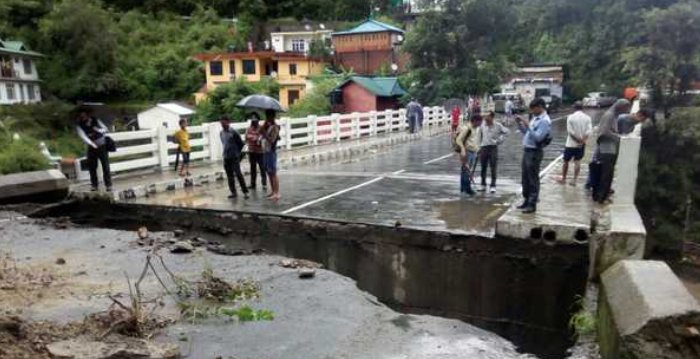NTDIndia's tweet photo. Heavy rainfall leaves Himachal Pradesh in a state of chaos as 378 roads shut down

https://t.co/lig9Z2DNfr https://t.co/hRVX4vYJBI