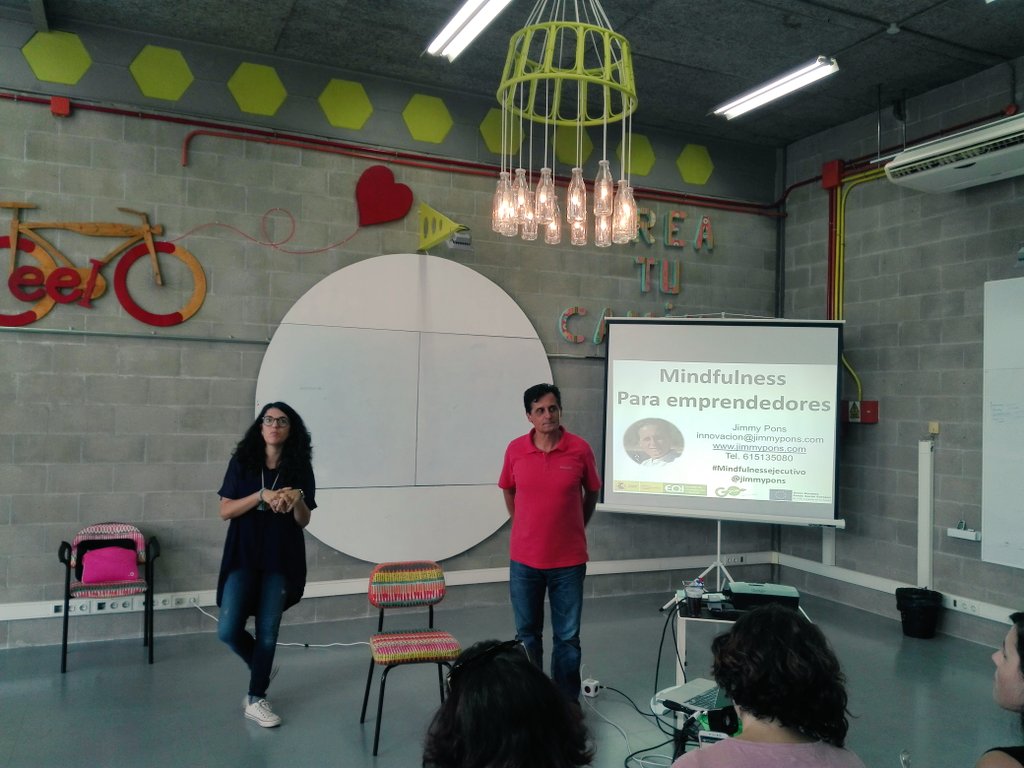 Coworking_CT3's tweet photo. Terminando el coworking llega @jimmypons para ponernos en~modo avión~por unas horas.Taller necesario #mindfulnes @Ceeict @eoi @infoRMurcia https://t.co/LLavRvVG6p
