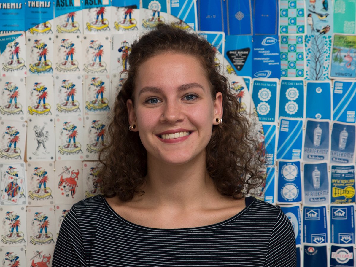 Even voorstellen! Charlotte is onze nieuwe stagiaire grafisch ontwerp. Ze is derdejaars student Communication &amp; Multimedia Design en zal zich het komende half jaar bezighouden met alle onderdelen van onze grafische werkzaamheden.