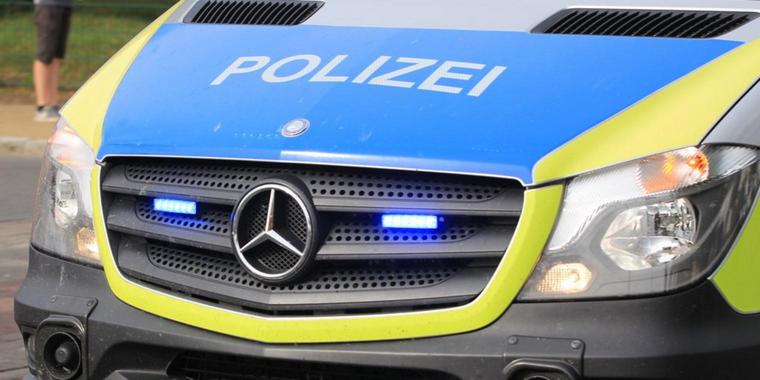 VideoGuard24's tweet photo. #Diebstahl während der #Mittagspause: Auf einer #Baustelle im Tittinger Weg in #Pollenfeld (Bayern) wurden eine #Rüttelplatte und eine #Kranfunkfernbedienung entwendet. Der @donaukurier berichtet: https://t.co/z59m3uBQT3 (Foto: Tile Wallrodt) https://t.co/Mh2rJfDC44