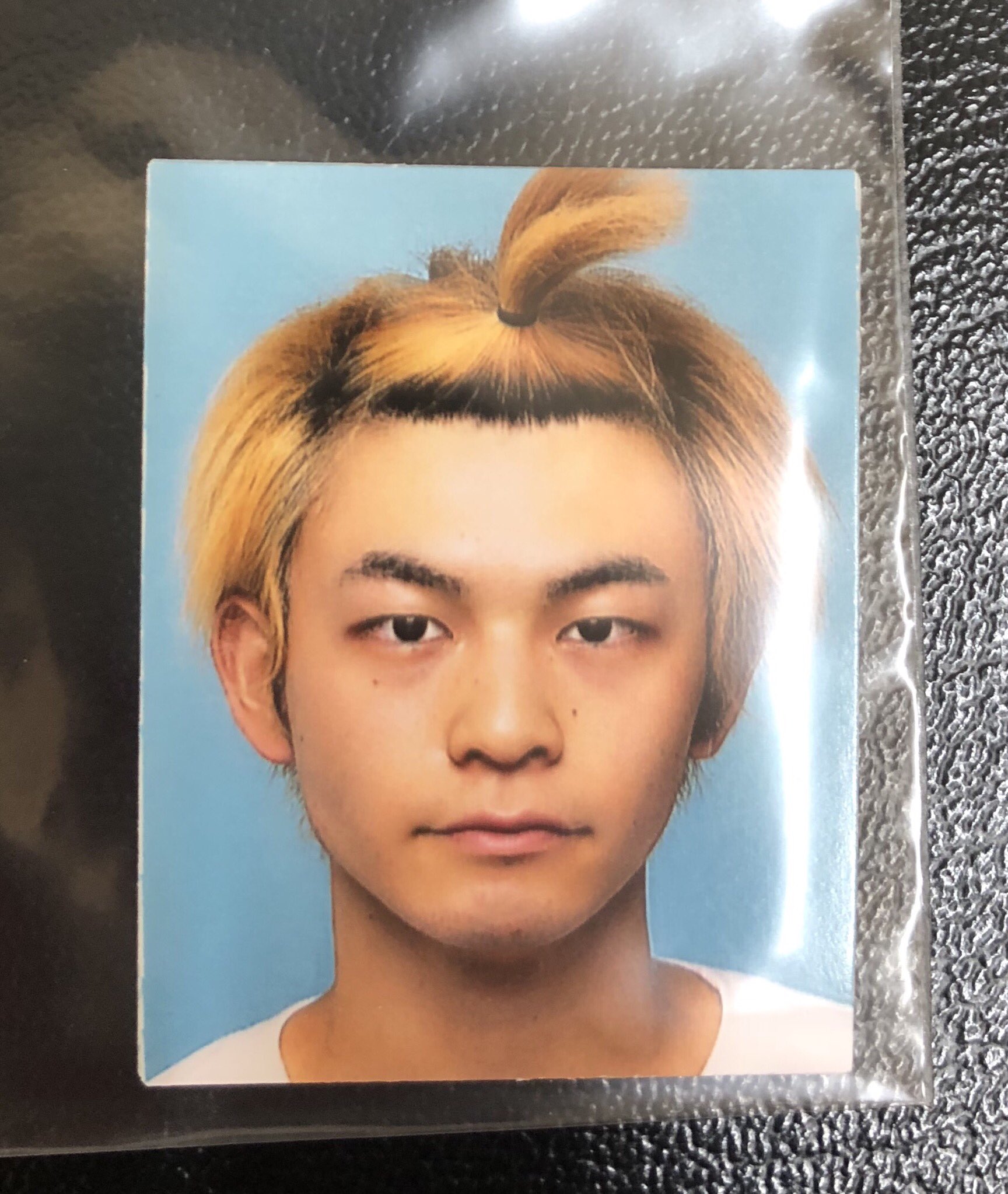 تويتر ジュキヤ على تويتر パスポートのために800円かけて証明写真撮ったら 前髪がダメって言われて結局これ T Co Pd0x8vnn6s