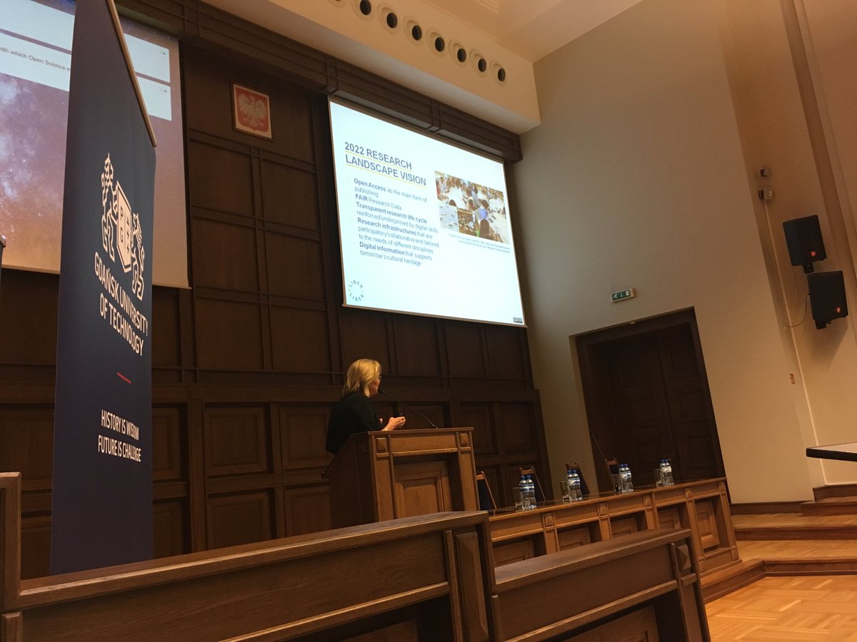 BibliotekaPG's tweet image. ⁦@HormiaKristiina⁩ at #OS18GD #transparancy #sustainability &amp;amp; #coperation throughout #research lifecycle #LIBER #OS #roadmap ⁦@LIBEReurope⁩