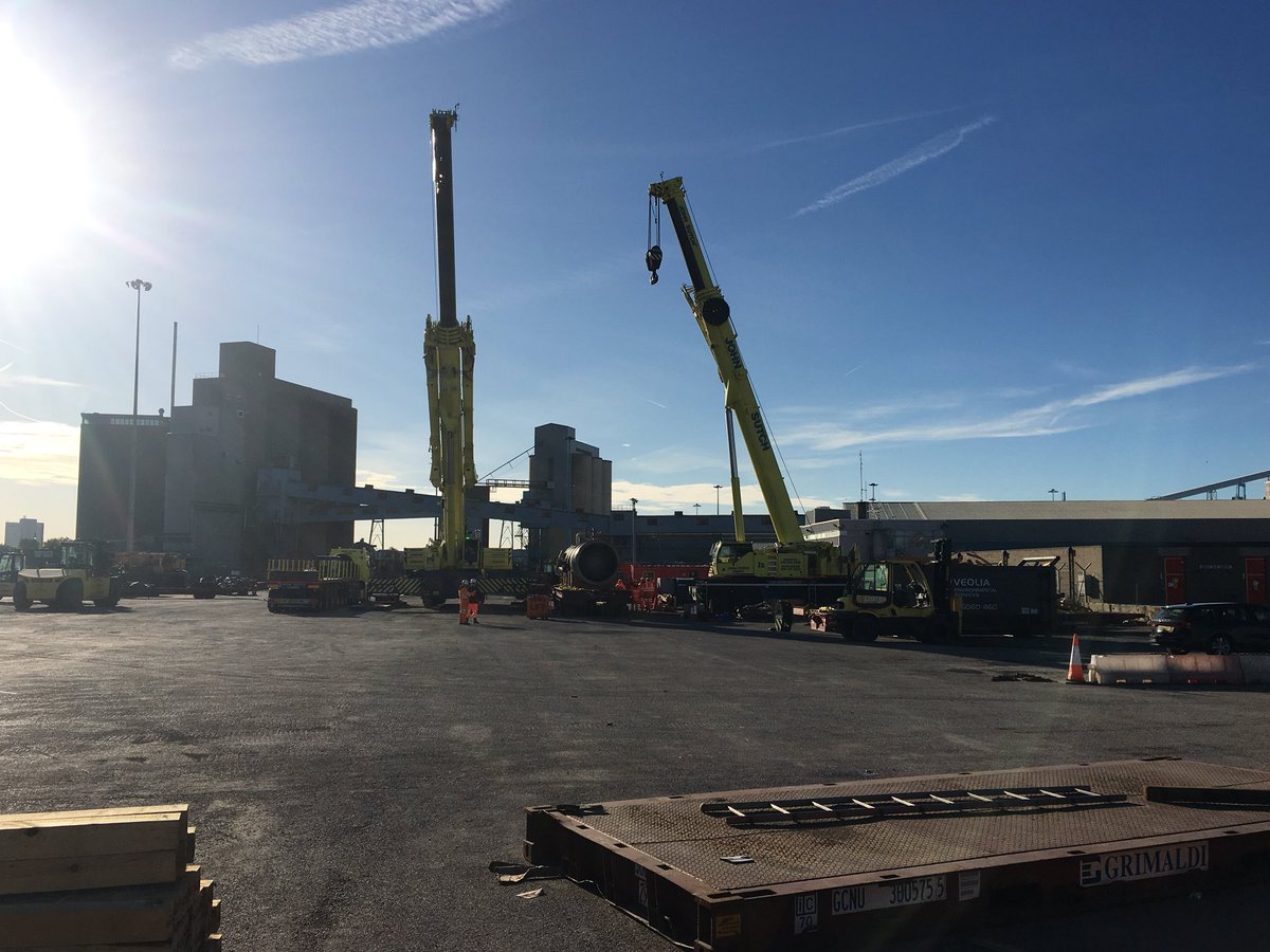 The journey continues. 140 tonne piece ready to be lifted by dual cranes due to weight. #projectcargo #freightgeeks #LiverpoolHLquay