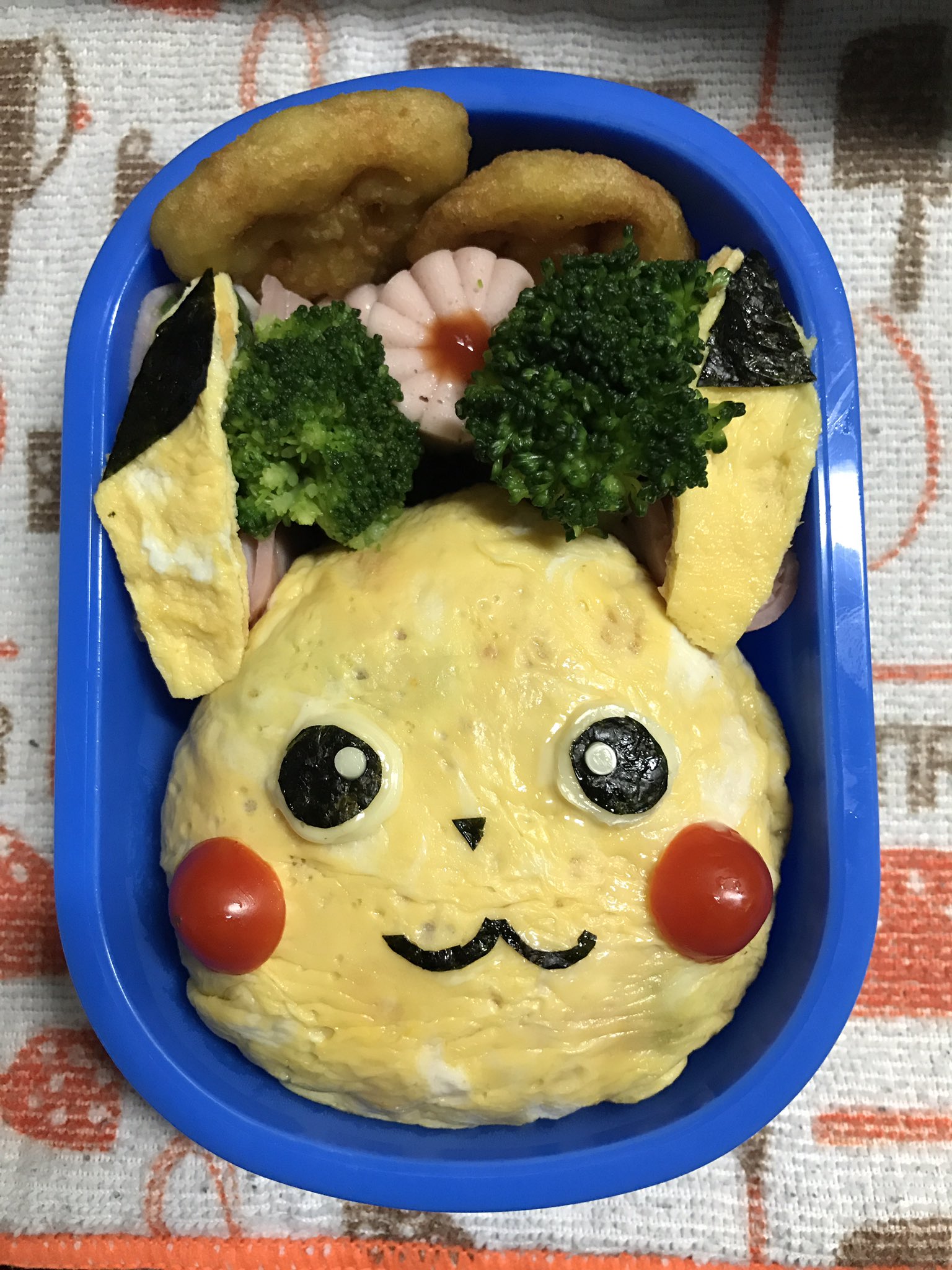 تويتر Chieo パピコ R2 5生まれ على تويتر 今日の息子おべんとう 幼稚園 お弁当記録 キャラ弁 ピカチュウオムライス いや口の位置 いんげんかにかまベーコン巻き いや見えてない アンパンマンポテト お花魚肉ソーセージ 全体的にガッカリ T Co