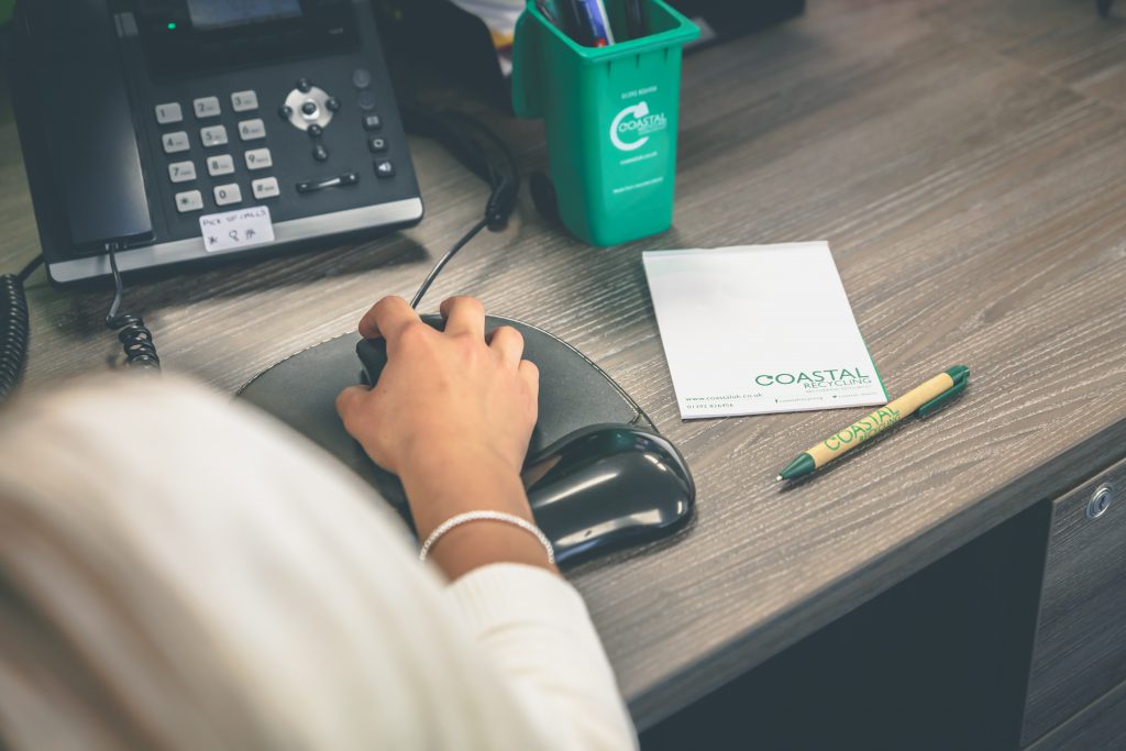 If you're looking for a new and exciting Admin role or know someone that is, this could be just the thing! Find out more and apply today ow.ly/PYcM30lXw3O #careers #exeterjobs #recruitment