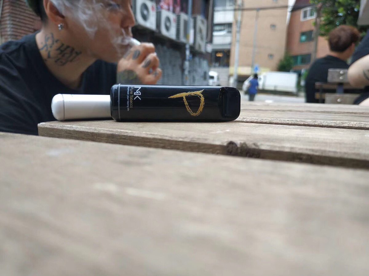MaskKing_Korea's tweet photo. #마스크킹 #CIGONE
퓨어타바코! 시그원 타바코라인은 연초그대로의 맛을 표현했습니다🙏
.
#vape #vaping #vaper #vapemod #vapekorea #mechmod #cloud #ecigar #nastyjuice #sigelei #twiste #hellvape #bmi #maskking #vandyvape #vgod #전담 #전자담배 #모드기기 #베이핑 #베이퍼 #vapeart https://t.co/JcC5aO4C8w