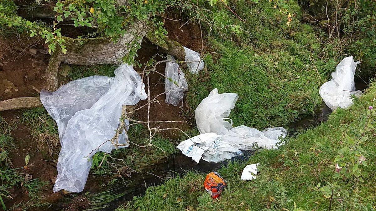 KennyRobb101's tweet image. Yet more #plasticpollution landed on our property from prolific #plasticpolluters @DavidWilsonHome Strathaven development and finding its way down waterways - developer has shown no consideration at all to environment #greedydevelopers @barrattplc @PlasticOceans @Plasticpollutes
