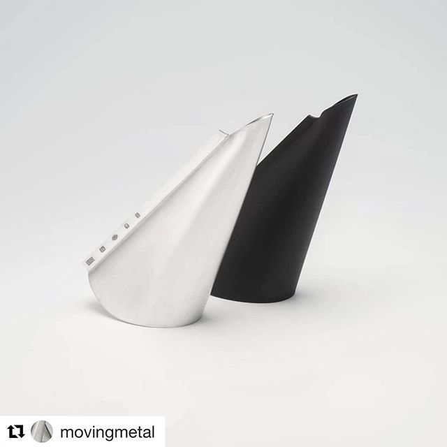 LondonAssay's tweet photo. #Repost @movingmetal ・・・
Veer vessel with Shadow,
ready for the @goldsmithsfair Week One.
#GoldsmithsFair #alexoconnorsilver #sculpturalsilverware #contemporarysilversmithing #londonhallmark #vessels #purposeful
Image by @paulmounseyphotography https://t.co/Xelpb2jJNy https://t.co/Ev8uWnWBBB