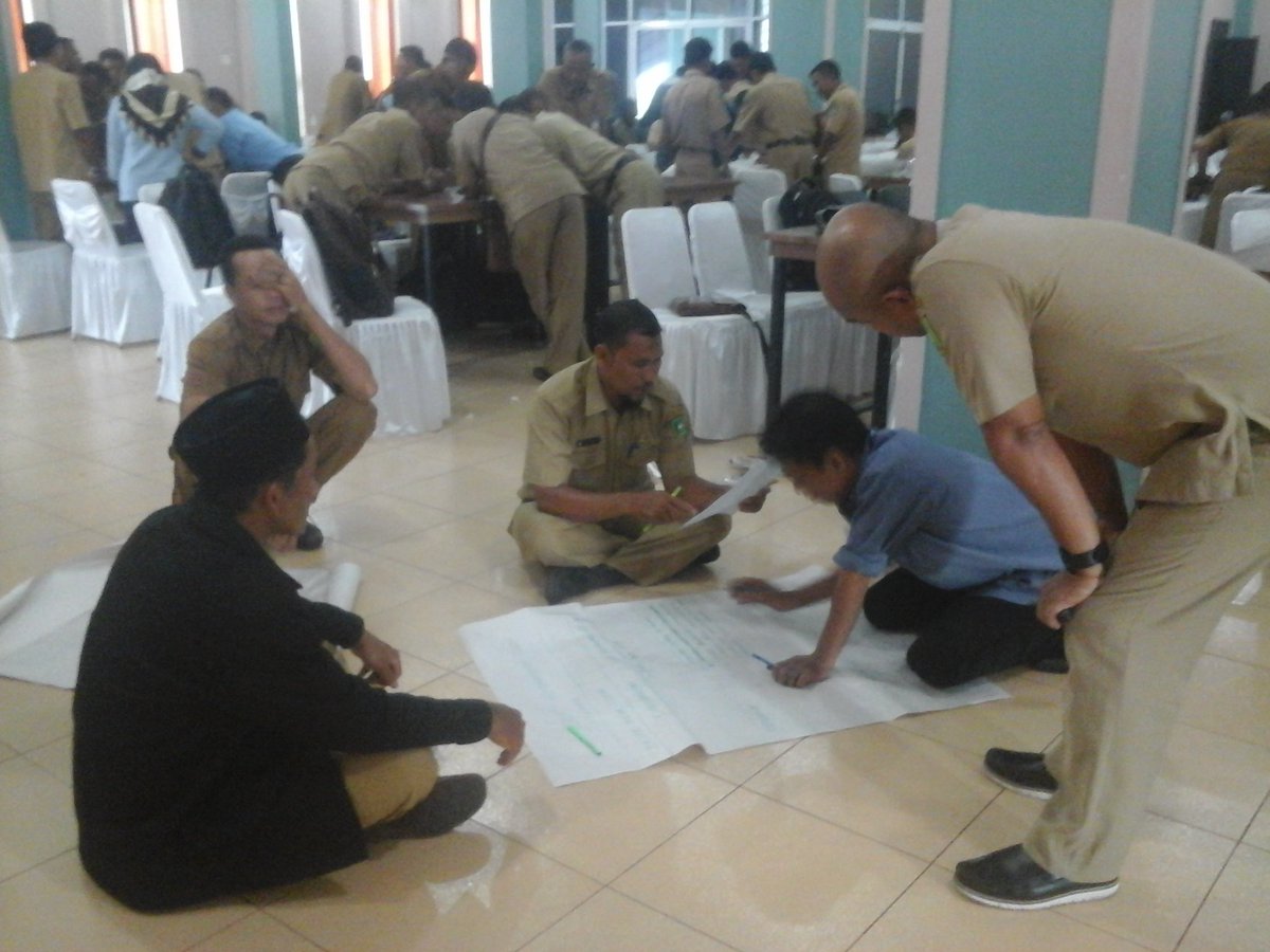 Isnaini1978's tweet photo. Suasana pelatihan membuat SOP SKTM https://t.co/zmizNgK0D6