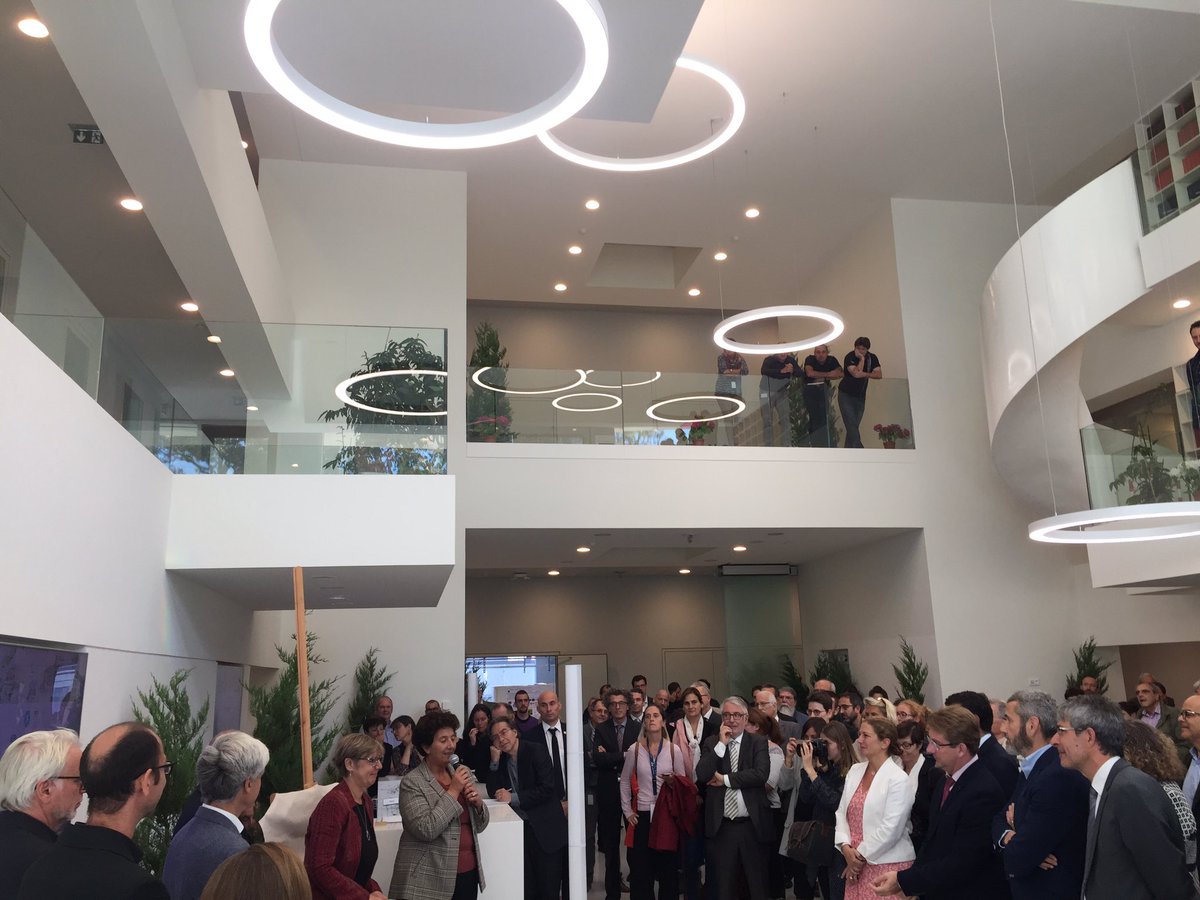 cabbeke's tweet photo. Inauguration de l'institut des sciences moléculaires avec Mme la Ministre de l'enseignement supérieur de la recherche et de l'innovation #parisud Orsay @acversailles https://t.co/RYZajLdqXH