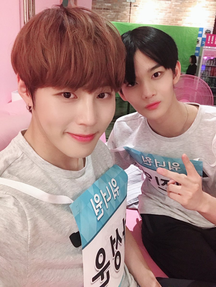 Wanna One tweet media