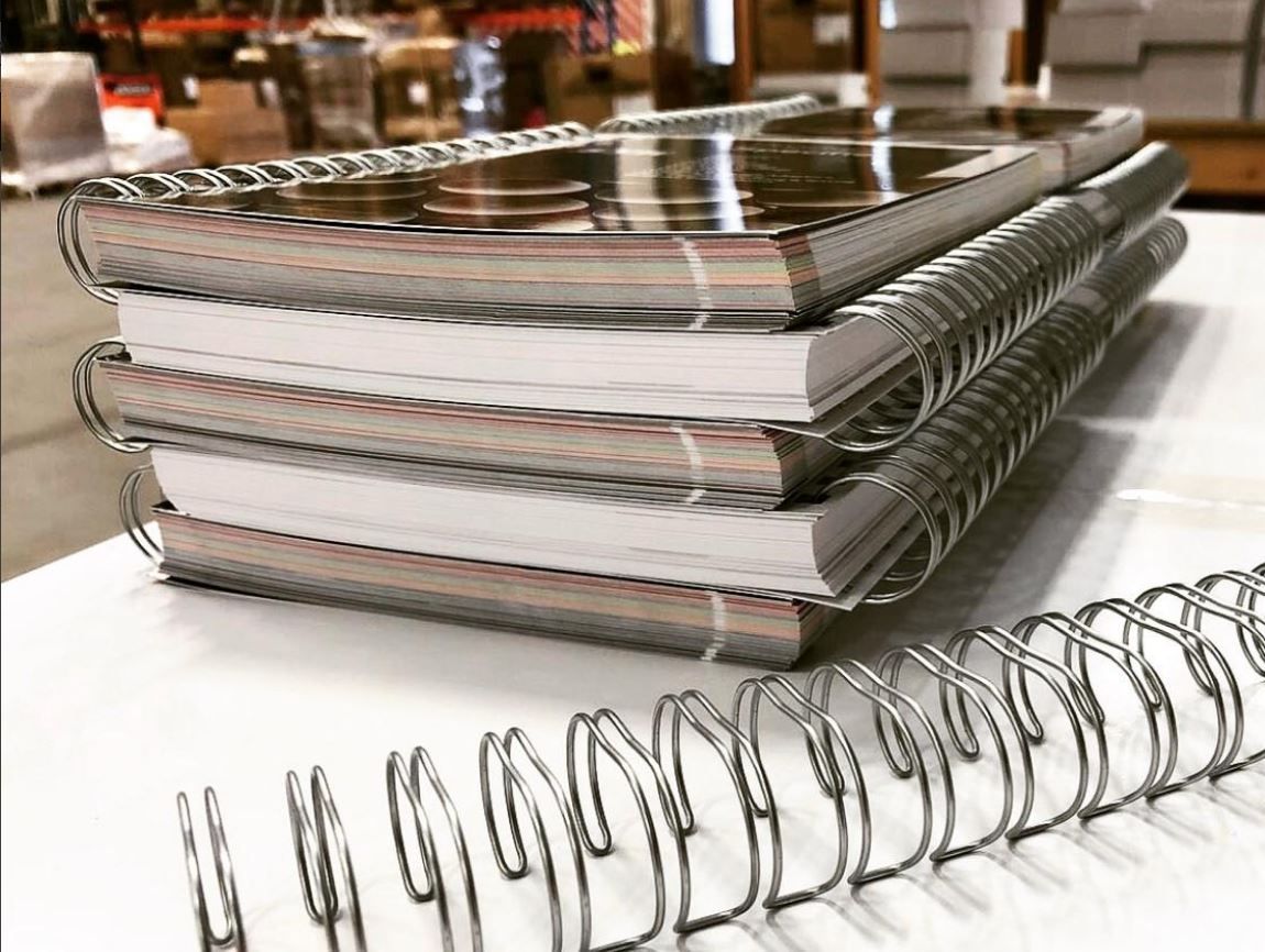 Printedeasy's tweet image. We can now wiro bind up to 25mm thick documents and offer 8 different wire colours!

buff.ly/2QTxLmi

#wirobinding #wiro #printing #binding