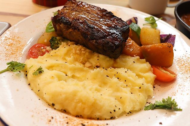 campcurryph's tweet photo. We're glad you enjoyed our BBQ Beef and chunky vegetables! 📷: @iamehyaaa

#foodieph #camp #campcurryph #japanesecurry #bbq https://t.co/N9gW1i2eaD