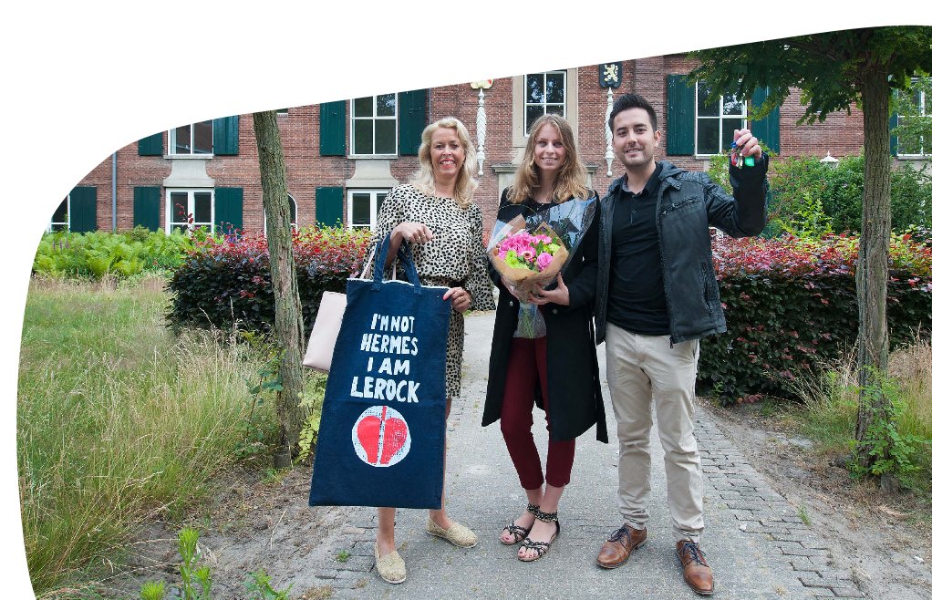 Denim verwelkomt eerste bewoners. Die zijn een stuk jonger dan de oorspronkelijke doelgroep. tbvwonen.nl/docs/default-s…