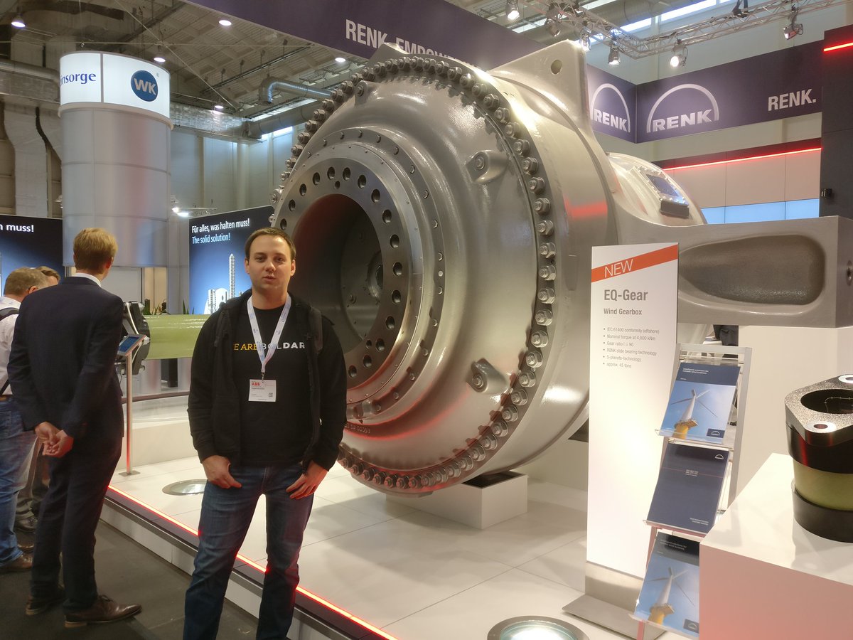 PKrynicki's tweet photo. We'll be predicting a failure of this tiny gearbox on #HackTheWind hackathon. Me for reference ;) #BoldareHacksTheWind https://t.co/cQwH8qNwIL