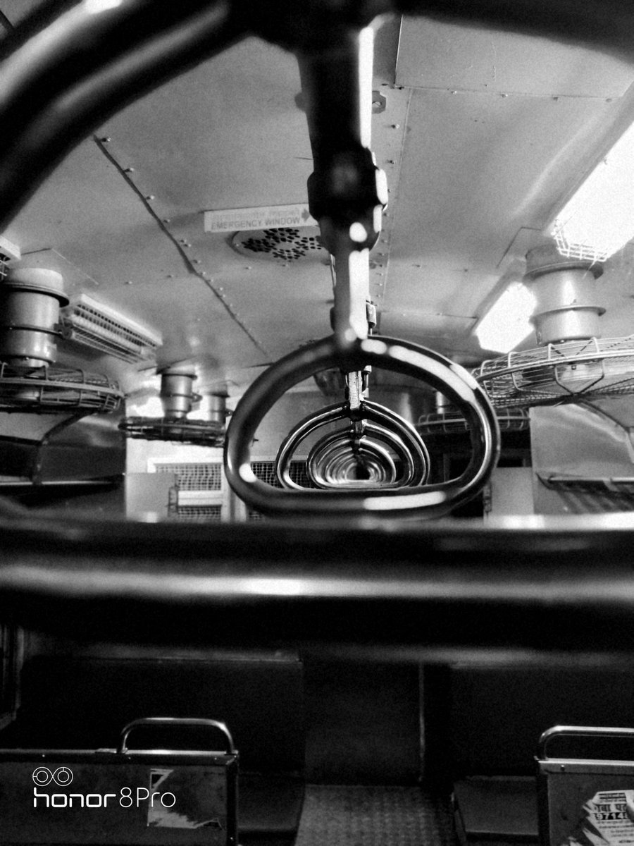 HappySuryavans1's tweet photo. Look and think before opening the shutter the heart and mind are the true lens of camera...
#naturelovers
#traininside
#PICTUREOFTHEDAY
#photooftheday
#PhotographyIsArt
#photographers https://t.co/llQXoIOqbj