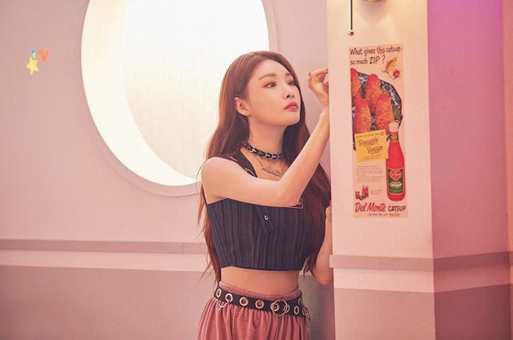 Chungha i m ready. Wow thing Seulgi SINB Chungha Soyeon. Wow thing Сыльги. Сыльги и Чонха. Chung ha фото в розовом цвете эксклюзив.