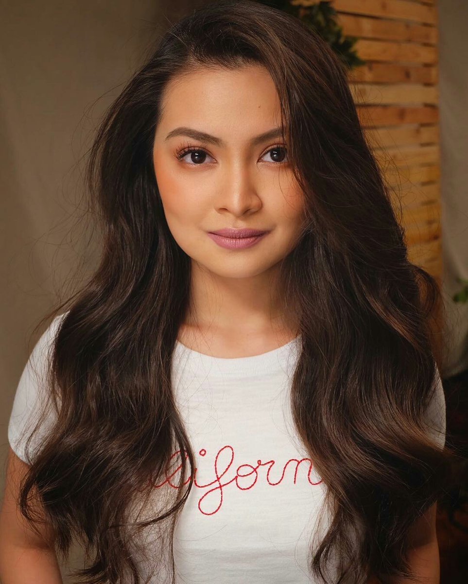 GORGEOUS. <a href="/dealwithBARBIE/">Barbie Forteza</a> 

#BarbieFortezaForChikaMinute