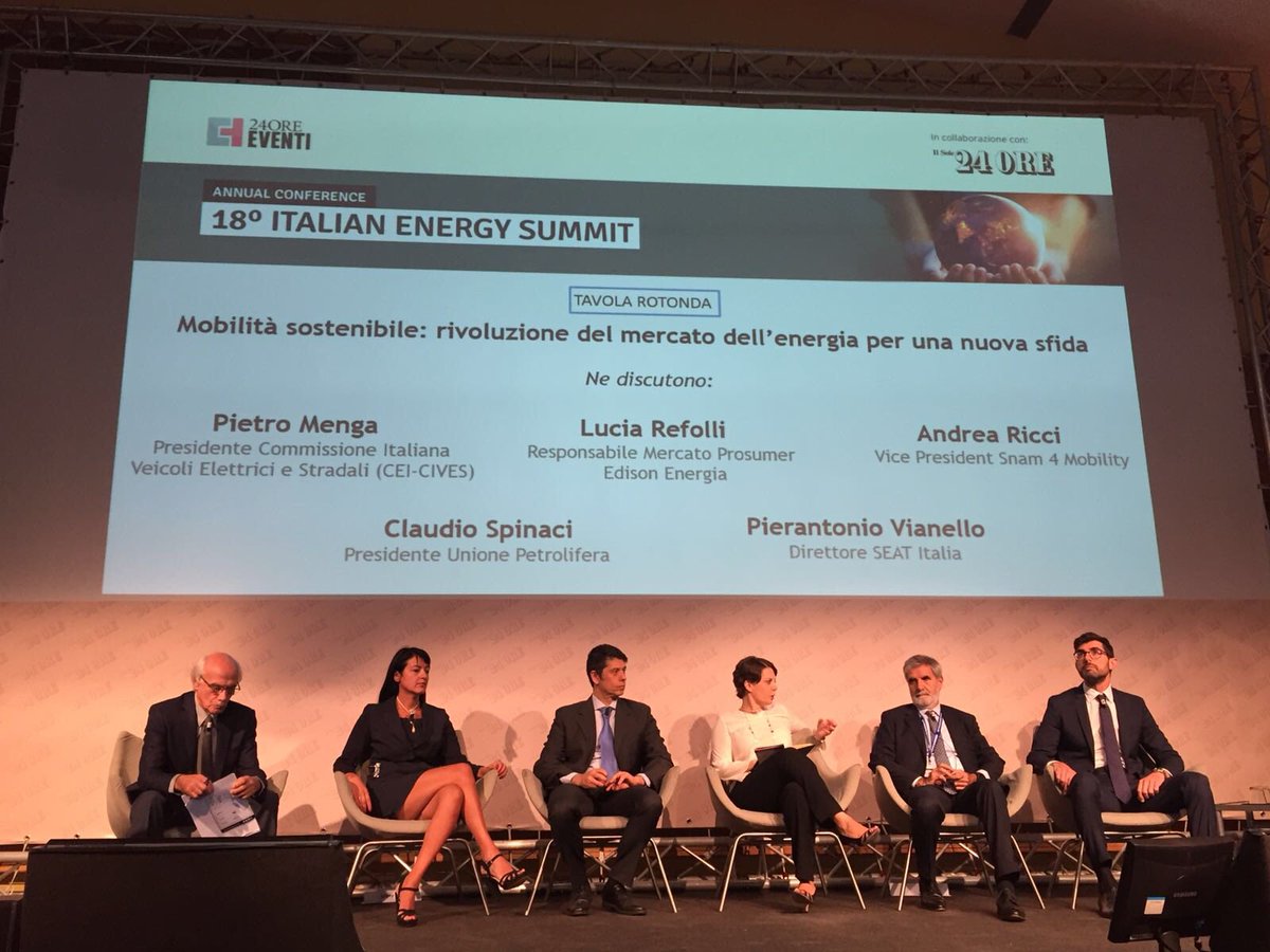 Il presidente Spinaci alla tavola rotonda sulla mobilità sostenibile: 'Anche il nostro settore sta investendo nella ricerca per sviluppare carburanti a basso contenuto di carbonio'. #lowcarbon #efuel #energy2018 #ItalianEnergySummit