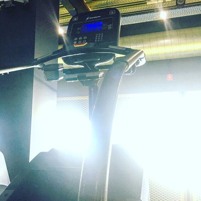 traceygibbsuk's tweet image. Back !! I will have you #stepmaster running up that hill #motivation #training #womenwholift #sqats ift.tt/2N0UYQv