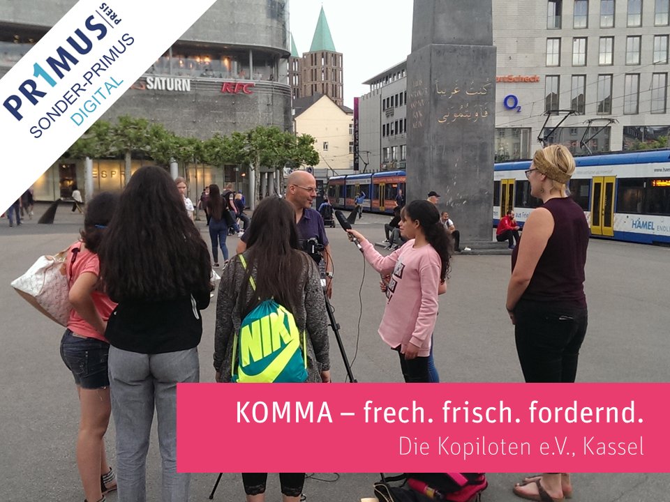 Eine tolle Symbiose von Medienpädagogik und politischer Bildung: Unser Sonder-Primus Digital "KOMMA - frech. frisch. fordernd." von <a href="/diekopiloten/">Die Kopiloten</a> aus #Kassel lässt Jugendliche Videos zu politischen und gesellschaftlichen Themen drehen. Mehr: stiftung-bildung-und-gesellschaft.de/primus-preis/d…
